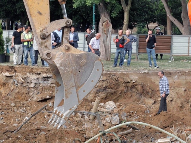 demonstrations in front of demolition vehicles at Taksim Gezi Park on 30 May 2013